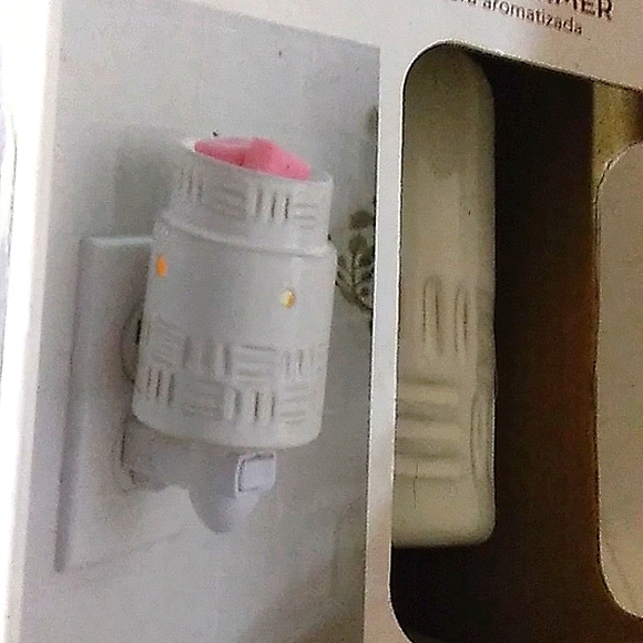 Huntington Home Accents Nwt White Huntington Home Plugin Accent Wax